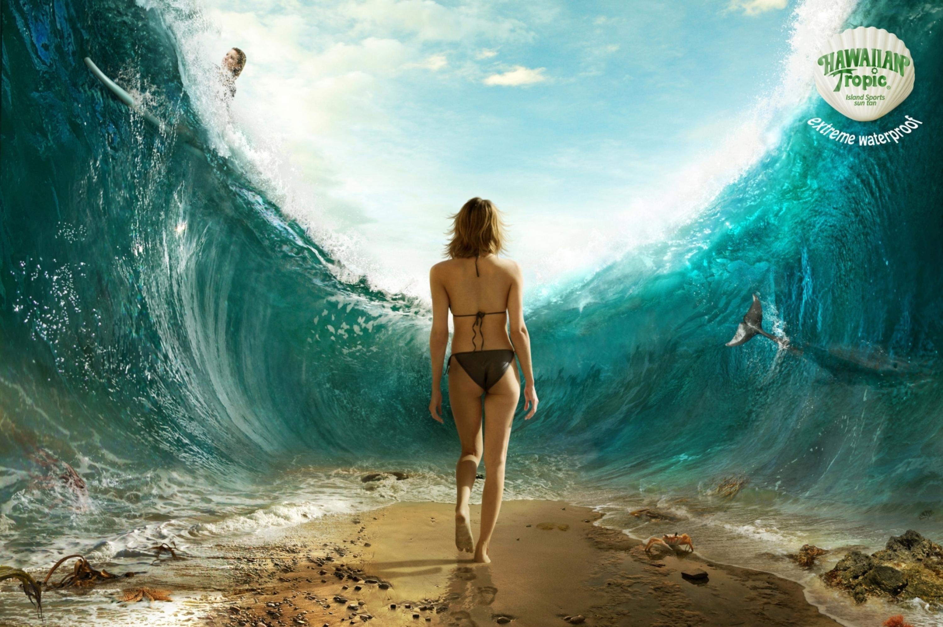 Волны между людьми. Девушка и океан. Девушка на волне. Девушка океан волны. Девушка в волнах моря.